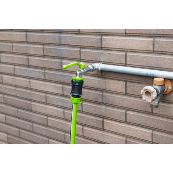 Garden Hose Tap Adapter 3/4ins x 1/2ins - Yardsmith in use
