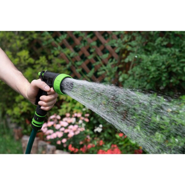 Spray Nozzle 7 settings (Hose) - Yardsmith in use